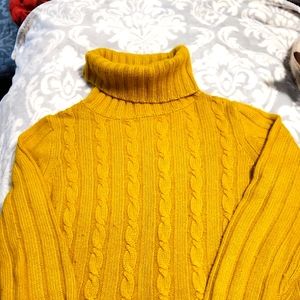 Cambridge cable turtleneck